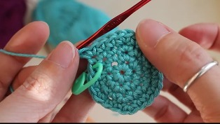 medusa-amigurumi-sotto-testa