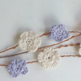 fiore all'uncinetto