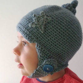 cappellino uncinetto con nodo
